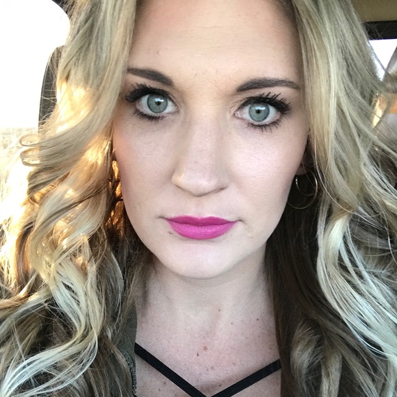 Meet your Posher, Stacie - Picture 1 of 1